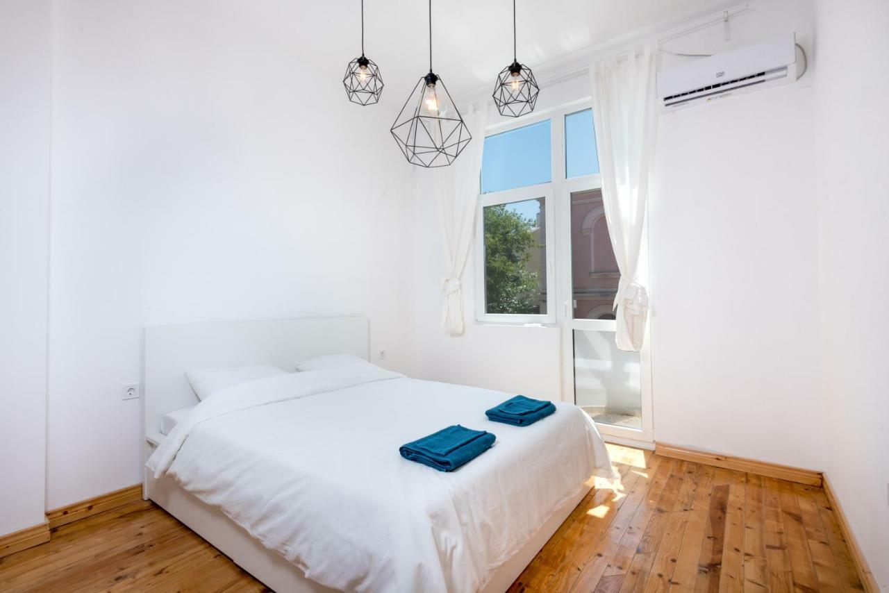 בורגאס The White Apartment - Bogoridi Main Street מראה חיצוני תמונה